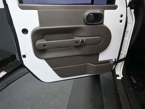 Used 2015 Jeep Wrangler Unlimited Rubicon image 12