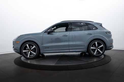 New 2025 Porsche Cayenne GTS image 2