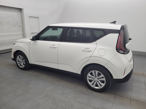 Used 2023 Kia Soul LX image 3