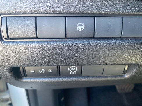 Used 2023 Nissan Rogue SV image 13