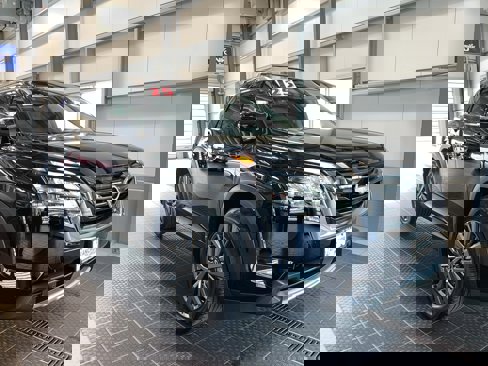 Used 2025 Nissan Pathfinder SL w/ SL Premium Package image 1