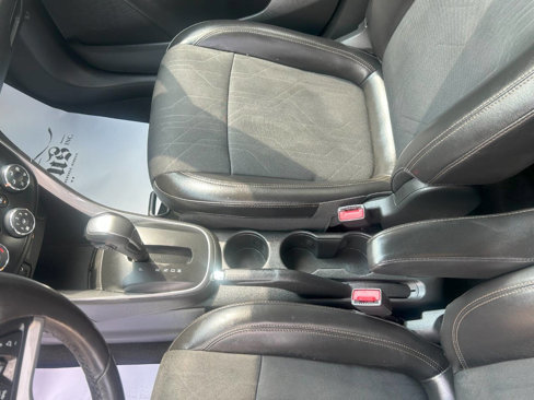 Used 2021 Chevrolet Trax LT w/ LT Convenience Package image 22