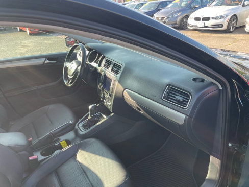 Used 2017 Volkswagen Jetta SE image 12