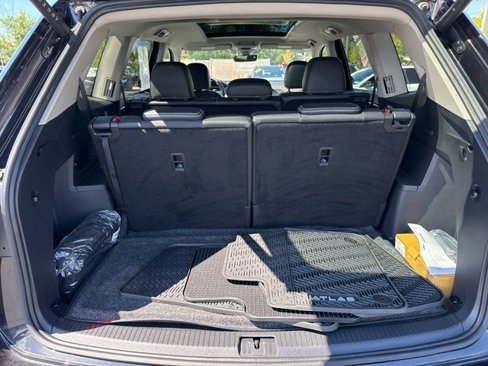 Certified 2025 Volkswagen Atlas SEL image 31