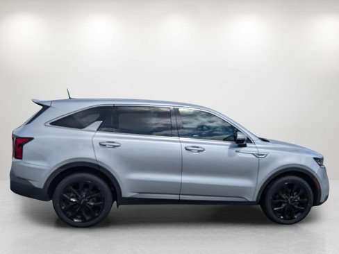 Used 2022 Kia Sorento LX image 4