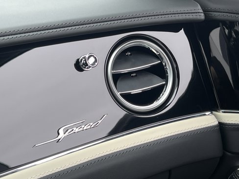 New 2025 Bentley Flying Spur Plug-In Hybrid image 40