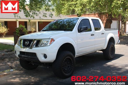 Used 2019 Nissan Frontier SV image 1