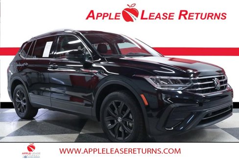 Used 2024 Volkswagen Tiguan SE image 1