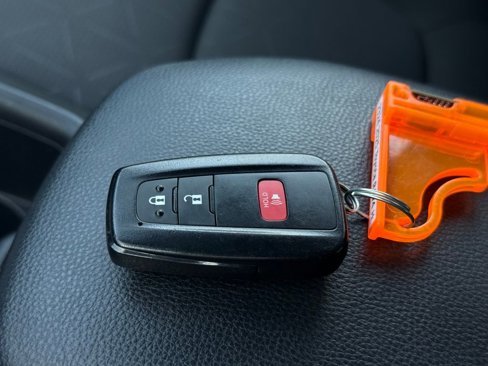 Used 2025 Toyota RAV4 XLE image 37