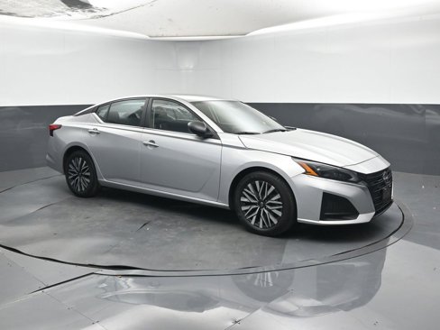 Used 2024 Nissan Altima 2.5 SV image 7