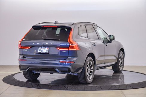 Certified 2025 Volvo XC60 B5 Core w/ Protection Package Premier image 4