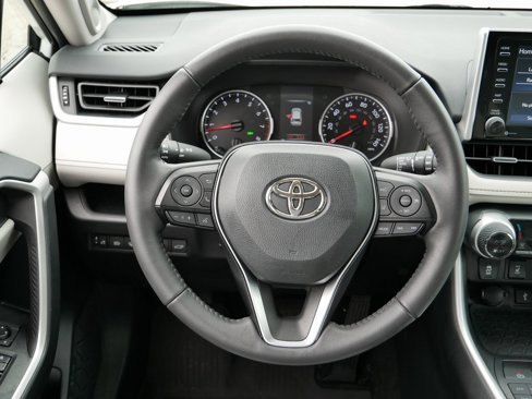 Used 2021 Toyota RAV4 XLE Premium image 20