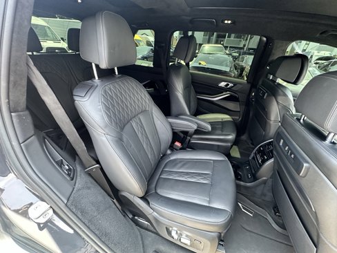 Used 2022 BMW X7 M50i image 12