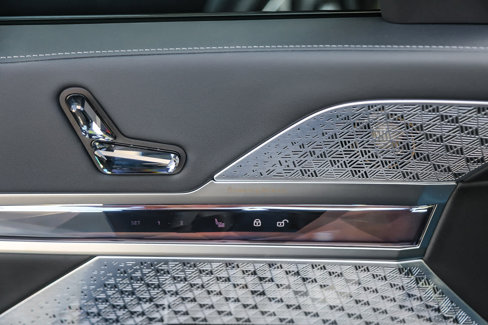 New 2026 BMW 760i xDrive w/ Premium Package image 18