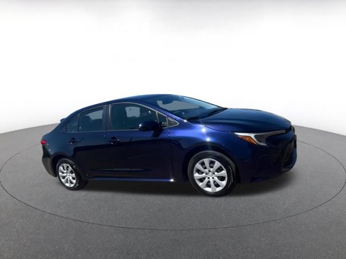 Used 2025 Toyota Corolla LE image 2