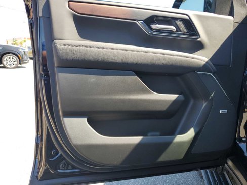 New 2025 GMC Yukon Denali w/ Denali Reserve Package image 40