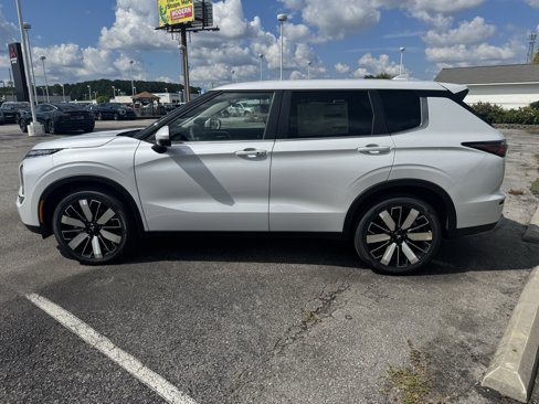 New 2025 Mitsubishi Outlander SE image 4