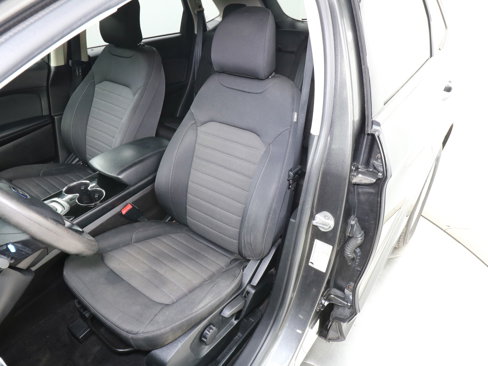 Used 2017 Ford Edge SE image 16