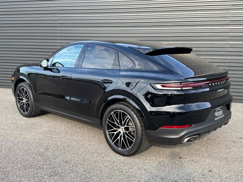 Certified 2024 Porsche Cayenne Coupe image 3