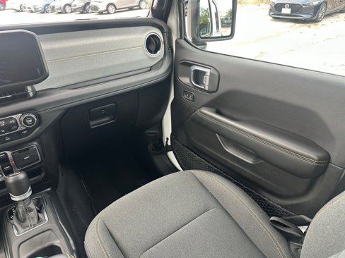 Used 2025 Jeep Wrangler Sahara image 34