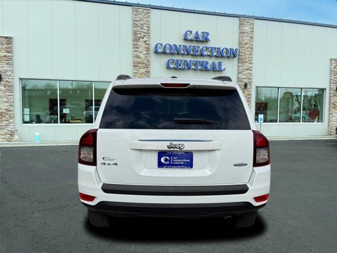 Used 2017 Jeep Compass Latitude image 4