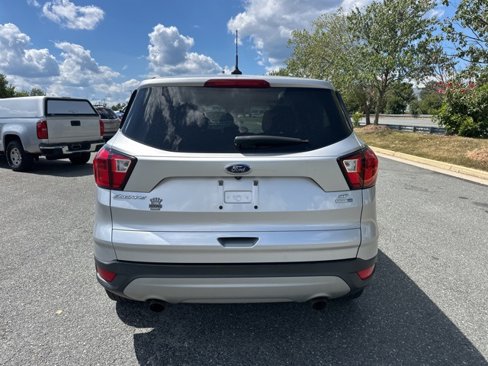 Used 2019 Ford Escape SE image 5