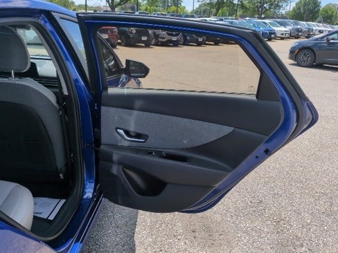 Used 2023 Hyundai Elantra Limited w/ Cargo Package image 16