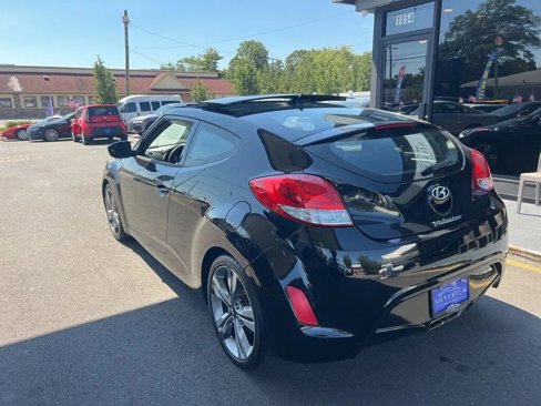 Used 2017 Hyundai Veloster Value Edition image 8