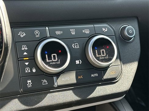Used 2024 Land Rover Defender 110 SE image 39
