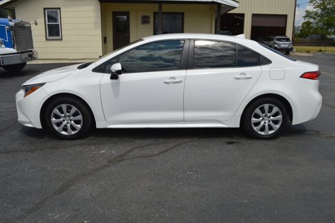 Used 2021 Toyota Corolla LE image 3