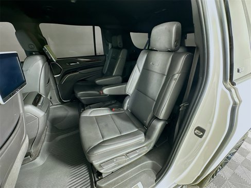 Used 2022 Cadillac Escalade ESV Luxury w/ LPO, Illumination Package image 23
