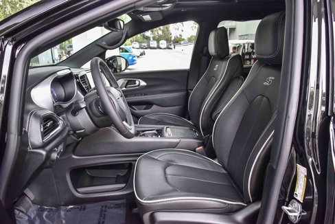 New 2026 Chrysler Pacifica Limited w/ S Appearance Package image 17