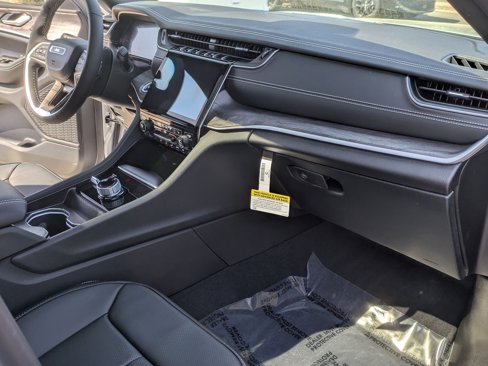 New 2025 Jeep Grand Cherokee Limited w/ Luxury Tech Group II image 22