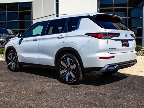 New 2025 Mitsubishi Outlander SE image 4