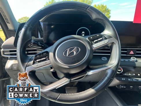 Used 2022 Hyundai Elantra Limited image 18