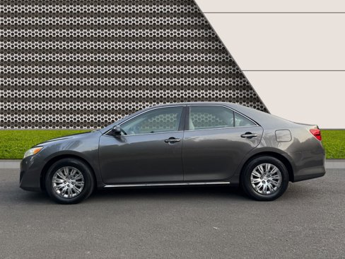 Used 2013 Toyota Camry LE image 7