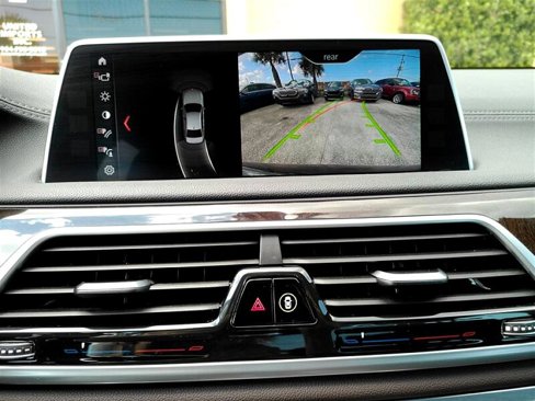Used 2018 BMW 750i xDrive image 19
