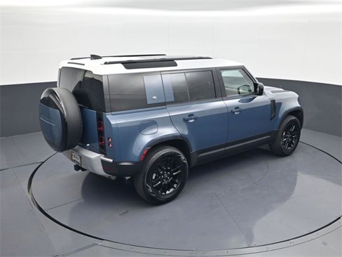 Used 2024 Land Rover Defender 110 S image 17
