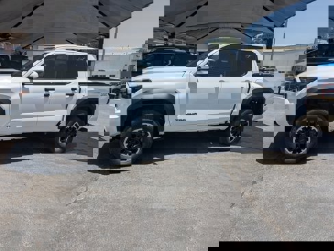 Used 2024 Toyota Tacoma TRD Off-Road image 9