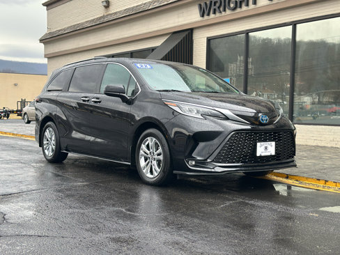 Used 2022 Toyota Sienna XSE image 1