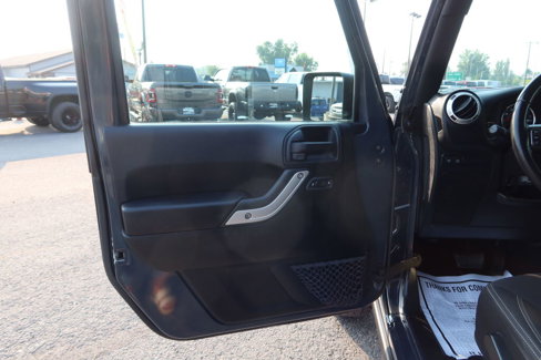 Used 2018 Jeep Wrangler Unlimited Rubicon w/ Connectivity Group image 9