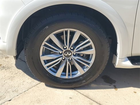 Used 2024 INFINITI QX80 Luxe image 11