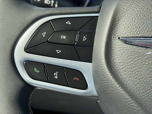 Used 2022 Chrysler Pacifica Touring-L image 33
