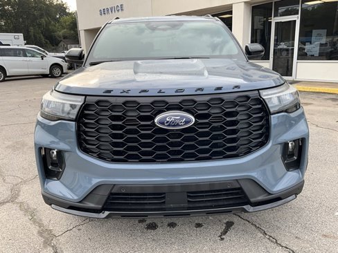 Used 2025 Ford Explorer ST-Line image 10