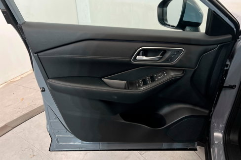 New 2025 Nissan Rogue Platinum w/ Platinum Premium Package image 14
