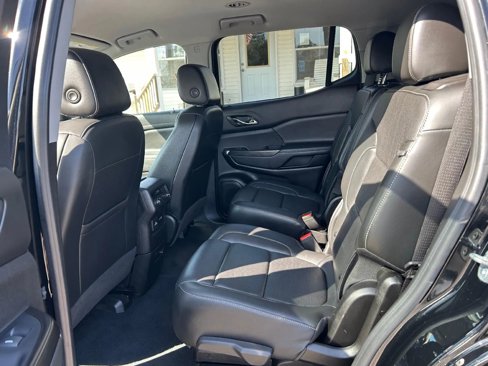 Used 2023 GMC Acadia SLT image 17