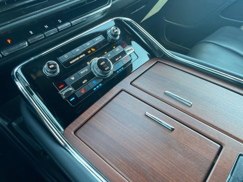 Used 2024 Lincoln Navigator Premiere image 41