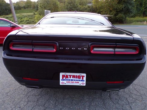 Used 2016 Dodge Challenger SXT image 8