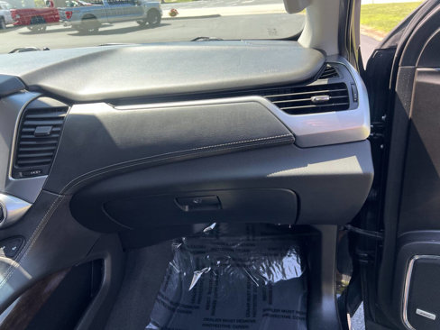Used 2020 Chevrolet Suburban LT image 34
