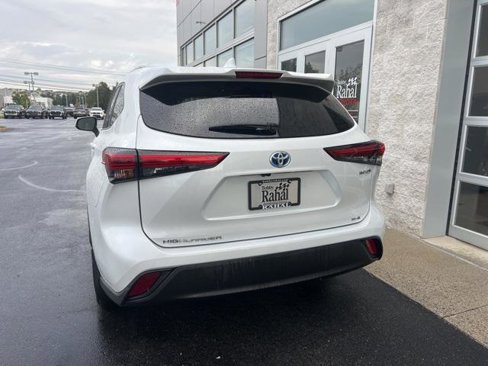 Certified 2022 Toyota Highlander Bronze Edition image 5